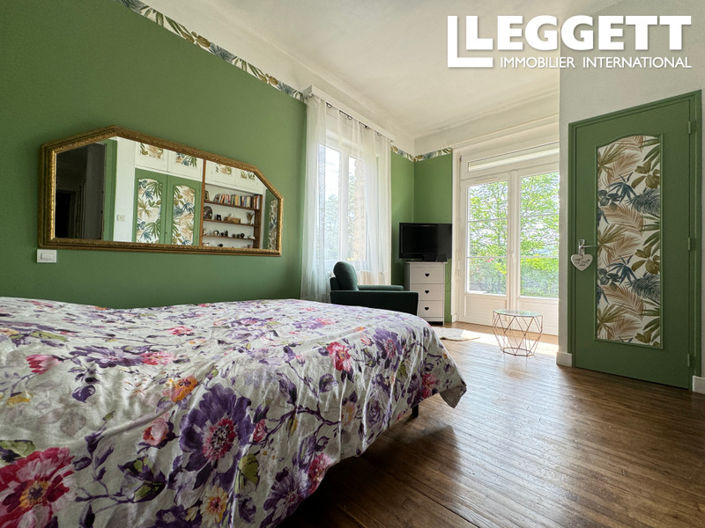 Image No.6-5 Bed House for sale