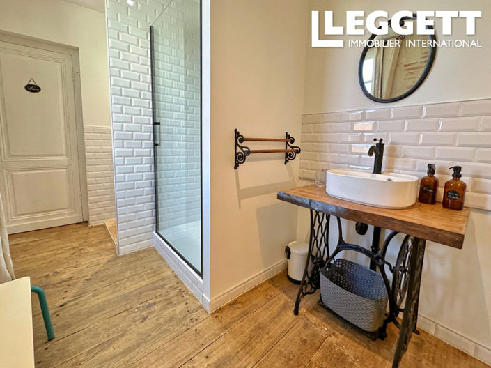 Image No.9-5 Bed House for sale