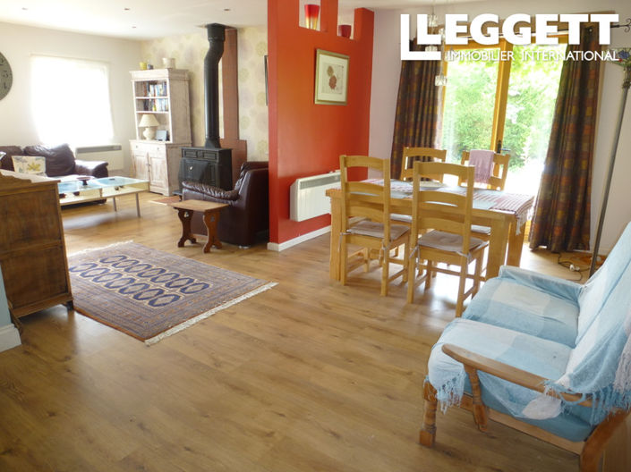 Image No.8-3 Bed House for sale