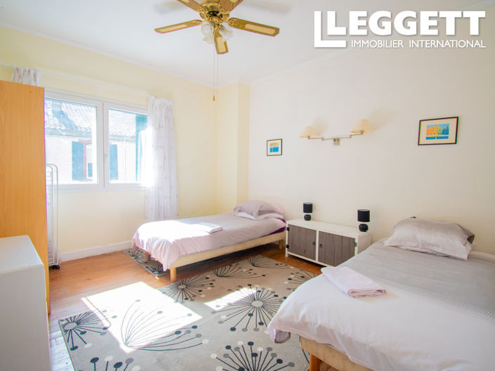 Image No.5-2 Bed House for sale