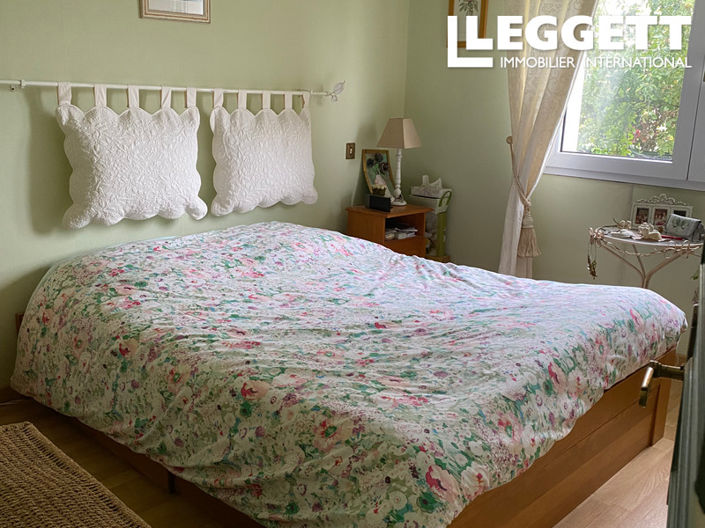 Image No.7-5 Bed House for sale