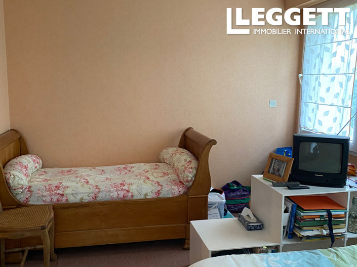 Image No.8-5 Bed House for sale