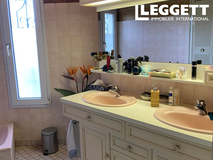 Image No.9-5 Bed House for sale