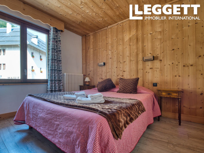 Image No.8-22 Bed Commercial for sale