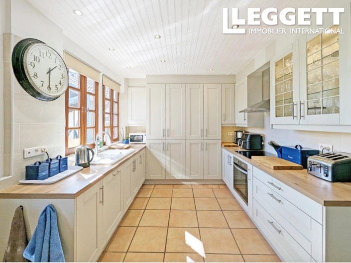 Image No.7-8 Bed House for sale