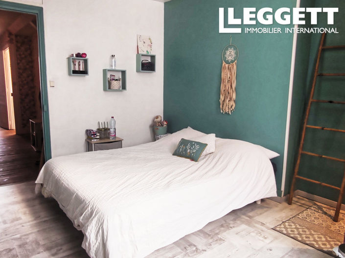 Image No.2-4 Bed House for sale