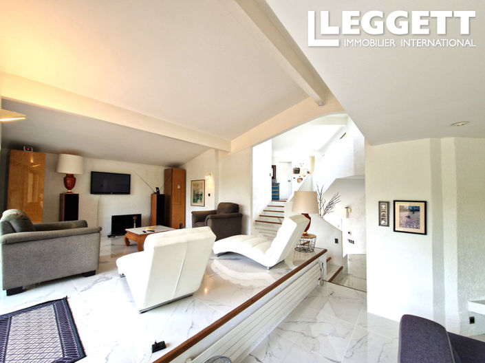 Image No.7-6 Bed House for sale