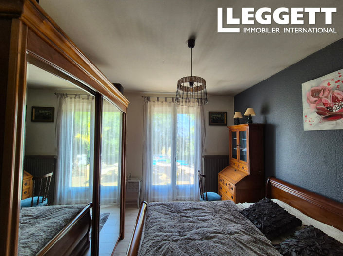 Image No.9-6 Bed House for sale