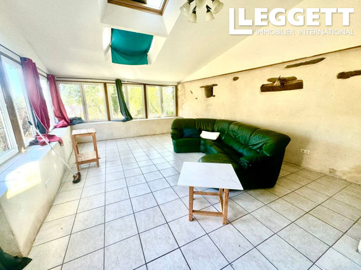 Image No.5-2 Bed House for sale