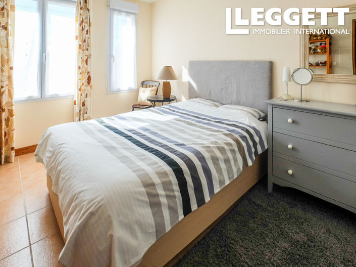 Image No.7-4 Bed House for sale