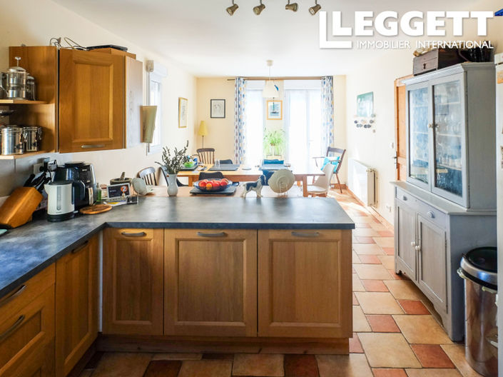 Image No.8-4 Bed House for sale