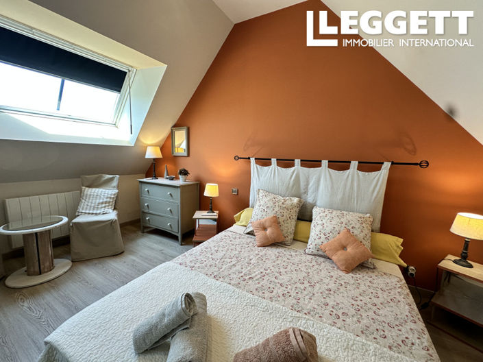 Image No.8-8 Bed House for sale