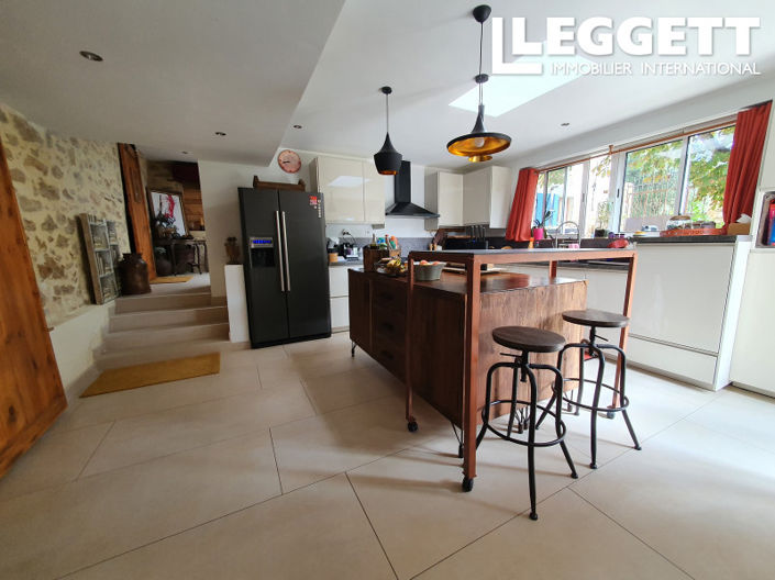 Image No.4-6 Bed House for sale