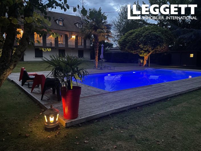 Image No.1-6 Bed House for sale