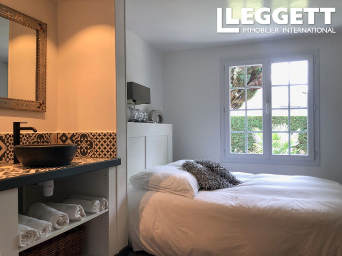 Image No.7-6 Bed House for sale