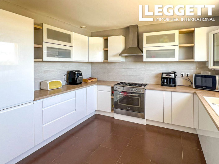 Image No.10-4 Bed House for sale