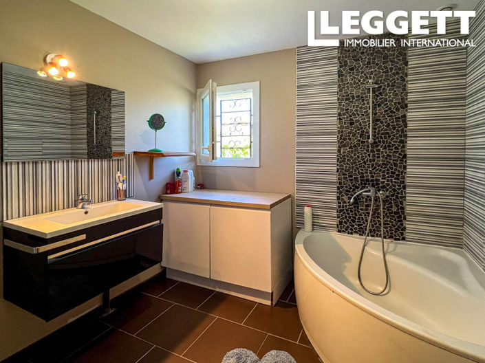 Image No.6-4 Bed House for sale