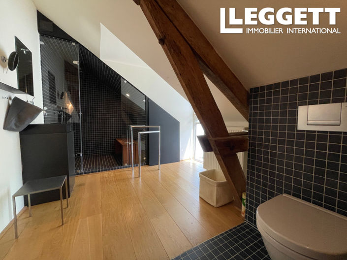 Image No.7-8 Bed House for sale