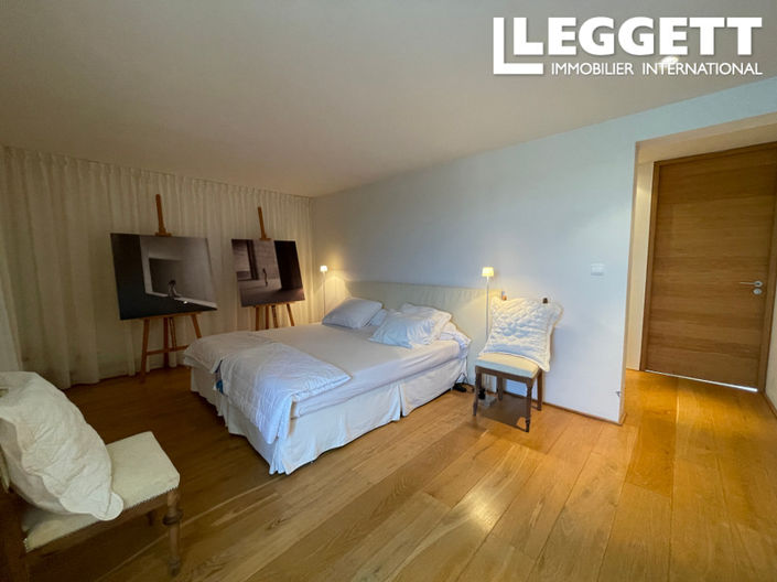 Image No.8-8 Bed House for sale