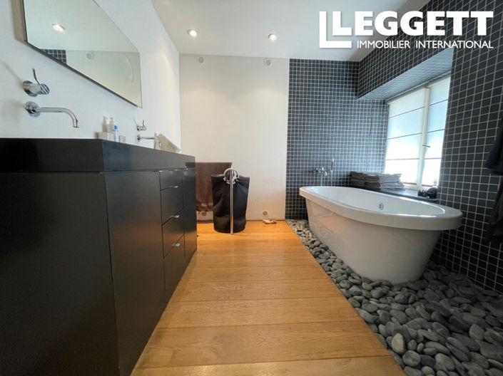 Image No.9-8 Bed House for sale