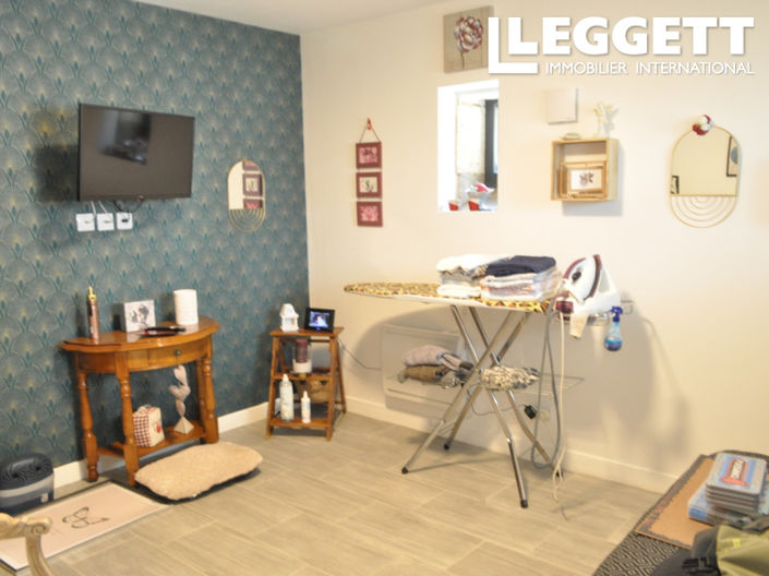 Image No.8-8 Bed House for sale