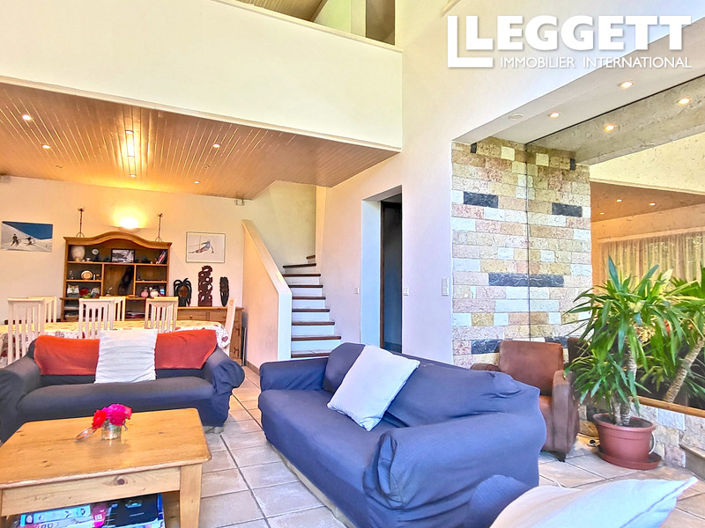 Image No.3-5 Bed House for sale