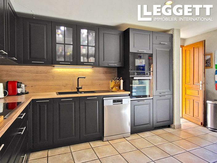 Image No.6-5 Bed House for sale