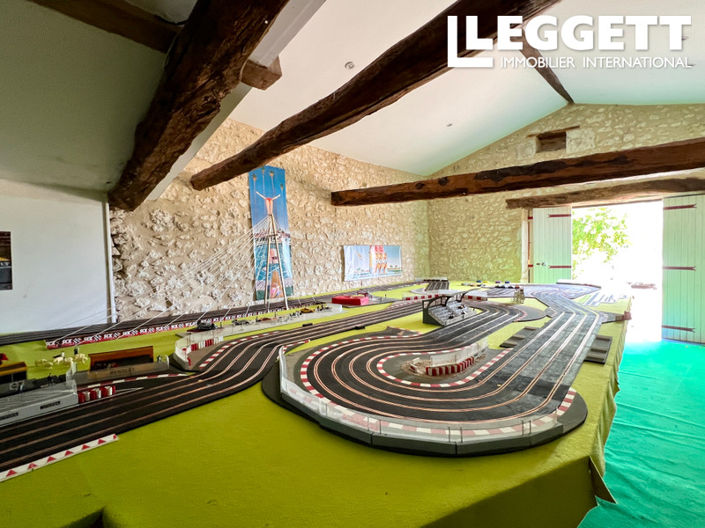 Image No.7-8 Bed House for sale