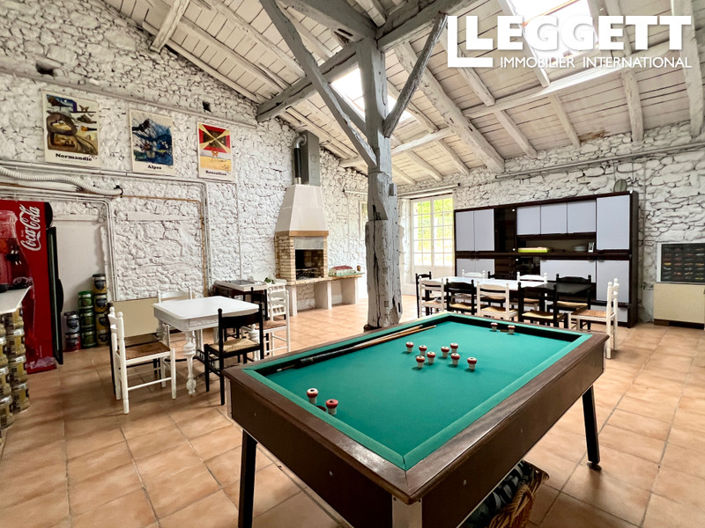 Image No.8-8 Bed House for sale