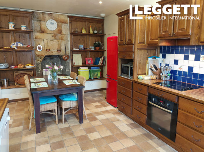 Image No.8-6 Bed House for sale