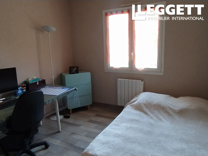 Image No.10-3 Bed House for sale