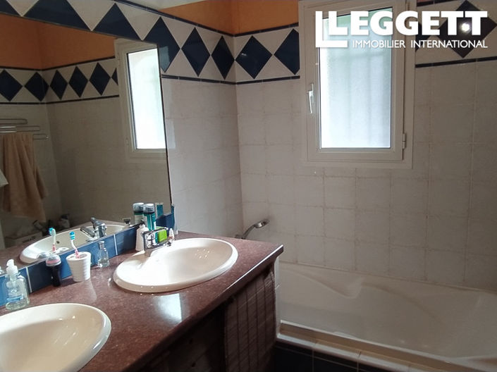 Image No.9-3 Bed House for sale