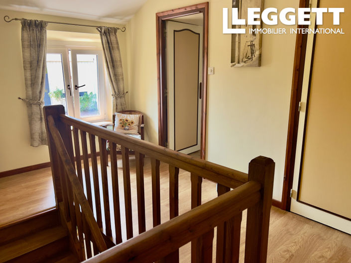 Image No.8-3 Bed House for sale