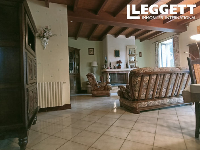 Image No.1-4 Bed House for sale