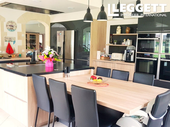 Image No.4-6 Bed House for sale