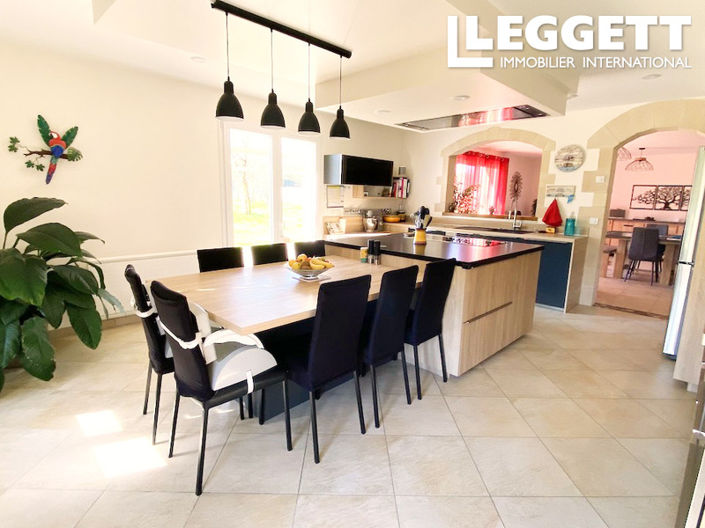 Image No.5-6 Bed House for sale