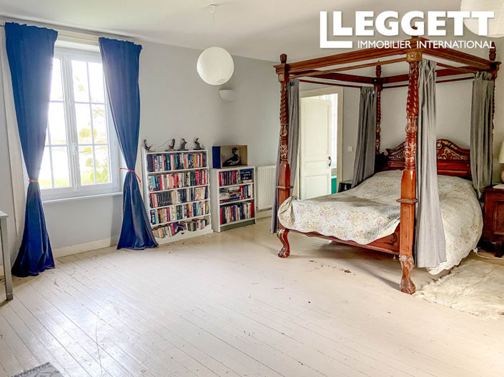 Image No.8-5 Bed House for sale