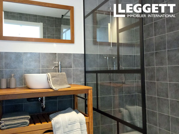 Image No.9-8 Bed House for sale