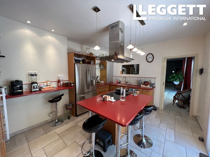 Image No.7-5 Bed House for sale