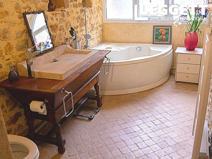 Image No.6-17 Bed House for sale