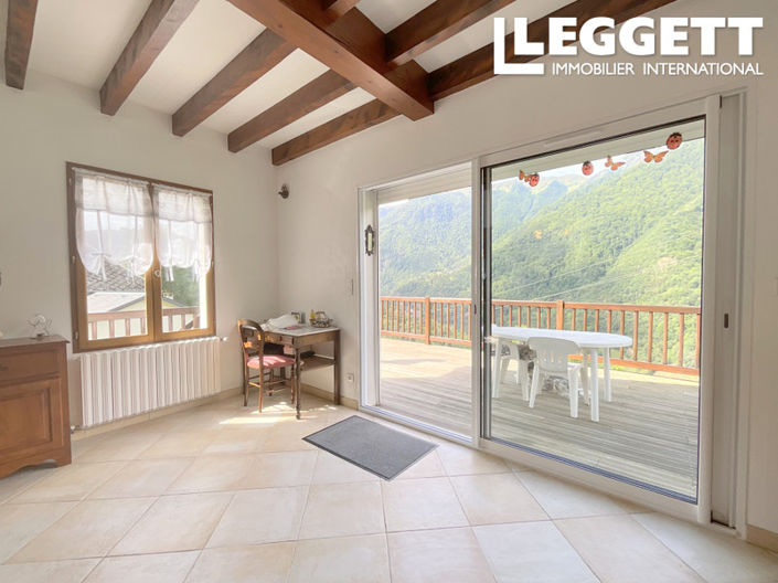 Image No.2-4 Bed House for sale