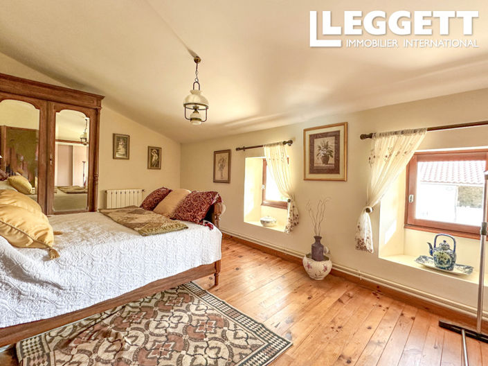 Image No.8-4 Bed House for sale