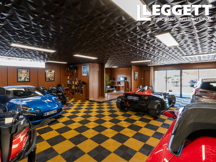 Image No.10-3 Bed House for sale