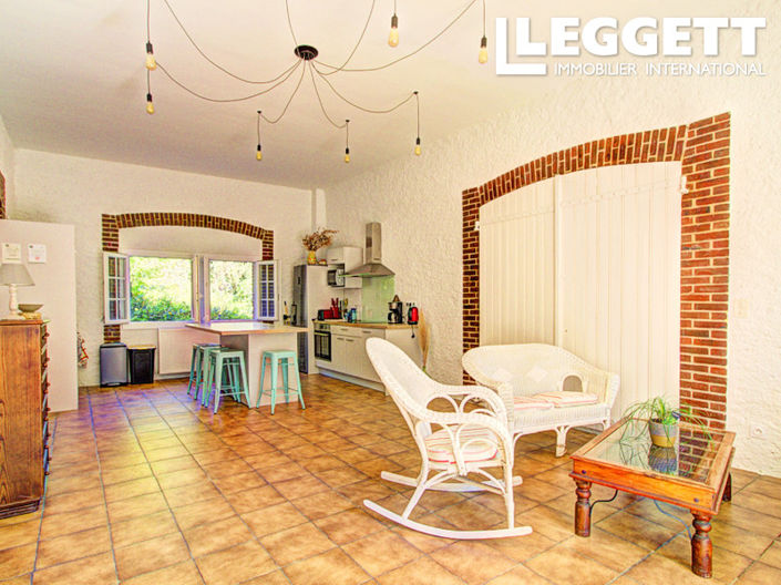 Image No.3-9 Bed Commercial for sale