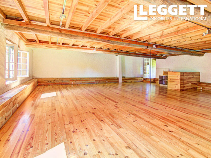 Image No.7-9 Bed Commercial for sale