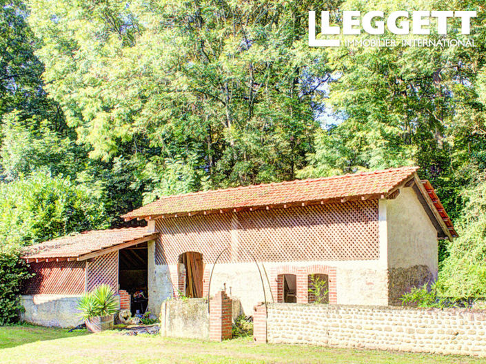 Image No.8-9 Bed Commercial for sale