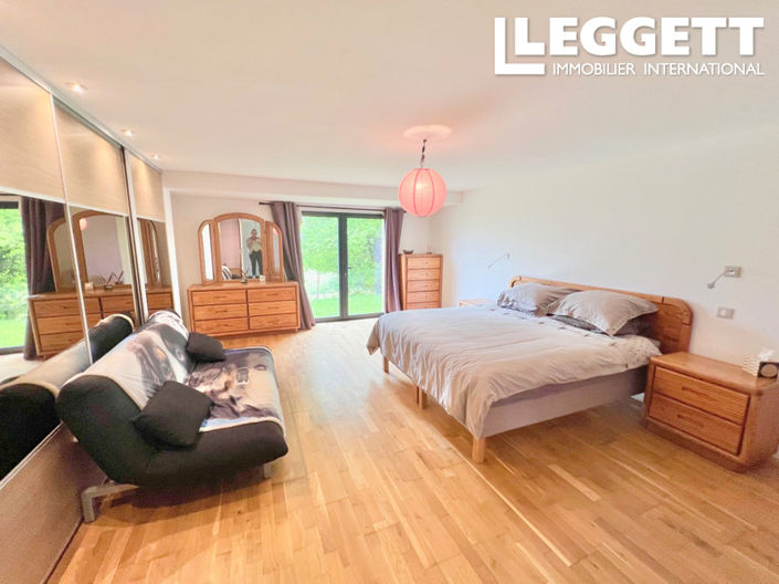 Image No.7-5 Bed House for sale