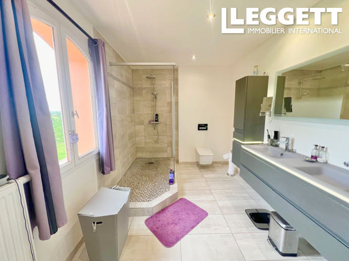 Image No.8-5 Bed House for sale