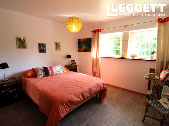 Image No.10-11 Bed House for sale