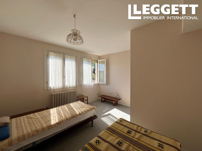 Image No.9-5 Bed House for sale